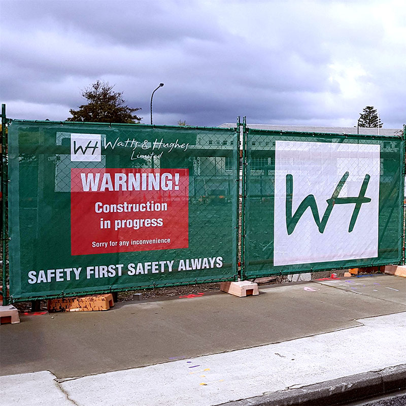 What is the overall period and width of banners and banner slogans